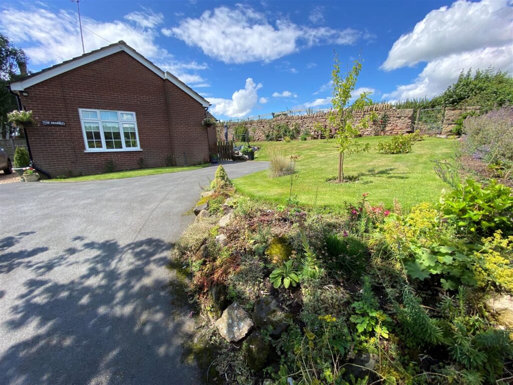 The Brambles, Moreton